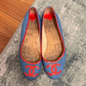 CHANEL Denim Blue and Red ballet Flats CC logo